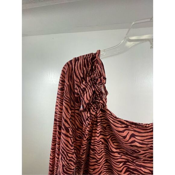 Loft NWT Animal Print Peplum Ruffled Blouse Size L - Picture 2 of 8